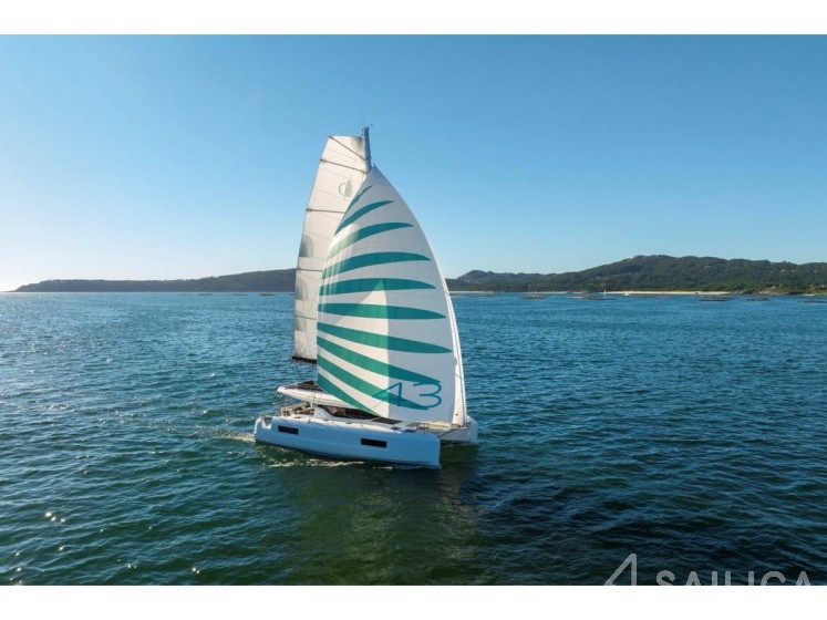 Lagoon 43 Power - Yacht Charter Sailica
