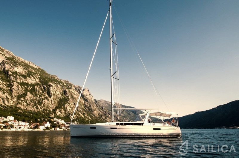 Oceanis 45 - Yacht Charter Sailica