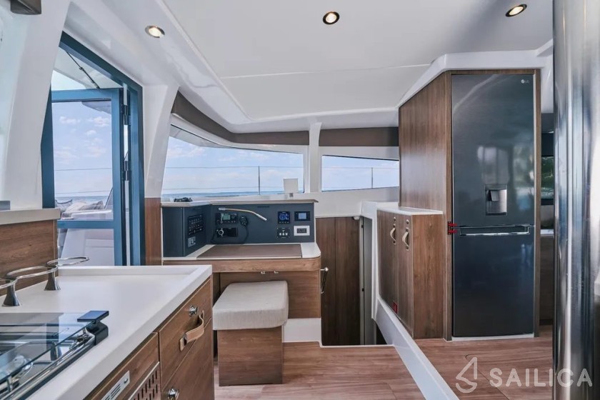 Bali 4.2 - Yacht Charter Sailica