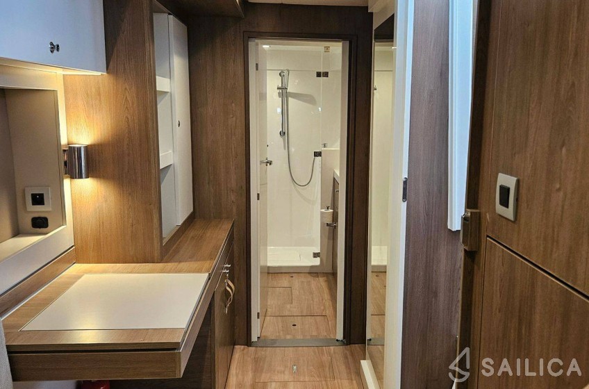 Bali 4.2 - Yacht Charter Sailica