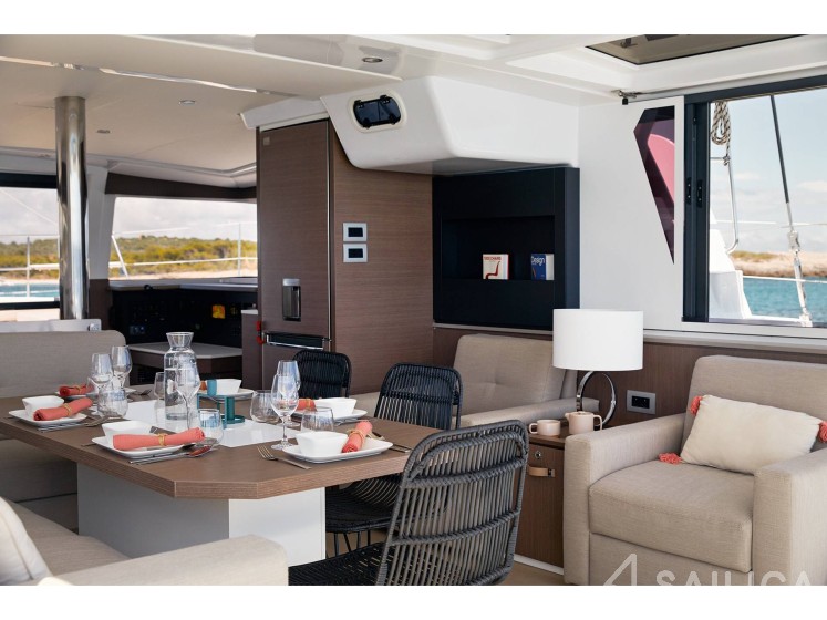 Bali 4.2 - Yacht Charter Sailica