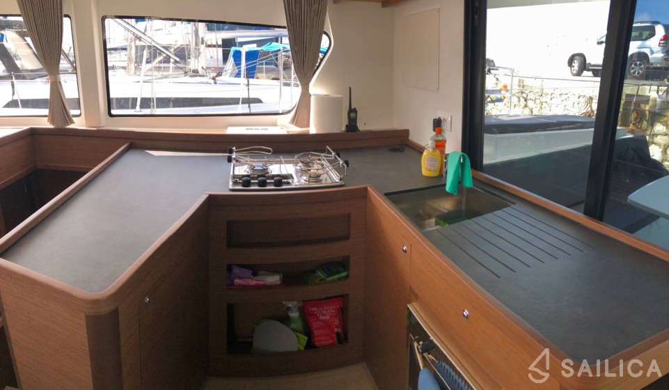 Lagoon 42 - Yacht Charter Sailica