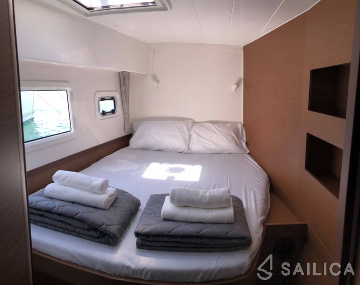 Lagoon 42 - Yacht Charter Sailica