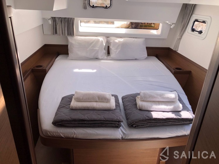 Lagoon 42 - Yacht Charter Sailica