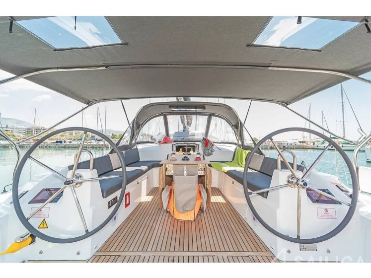 Oceanis 40.1 - Yacht Charter Sailica