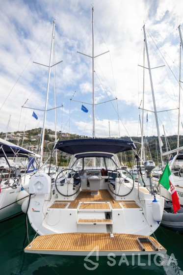 Oceanis 41.1 - Yacht Charter Sailica