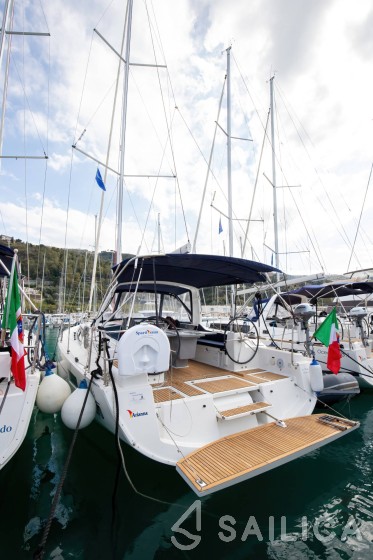 Oceanis 41.1 - Yacht Charter Sailica