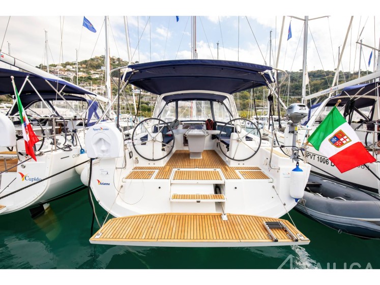Oceanis 41.1 - Yacht Charter Sailica