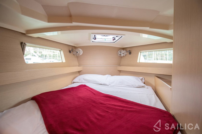 Oceanis 41.1 - Yacht Charter Sailica