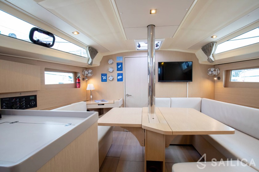 Oceanis 41.1 - Yacht Charter Sailica