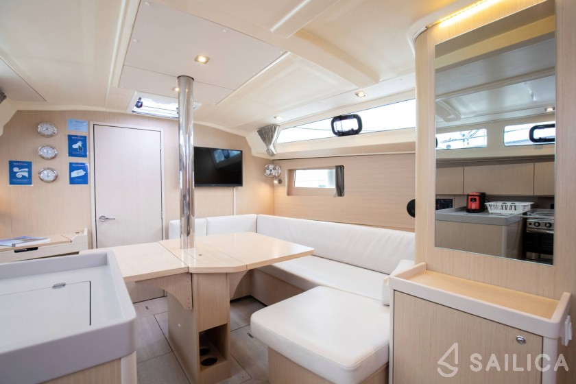 Oceanis 41.1 - Yacht Charter Sailica