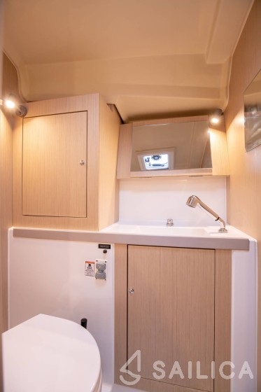 Oceanis 41.1 - Yacht Charter Sailica