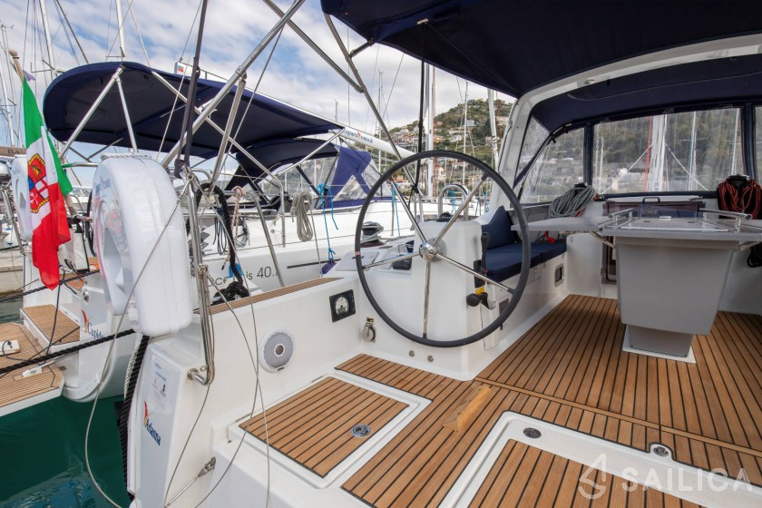 Oceanis 41.1 - Yacht Charter Sailica