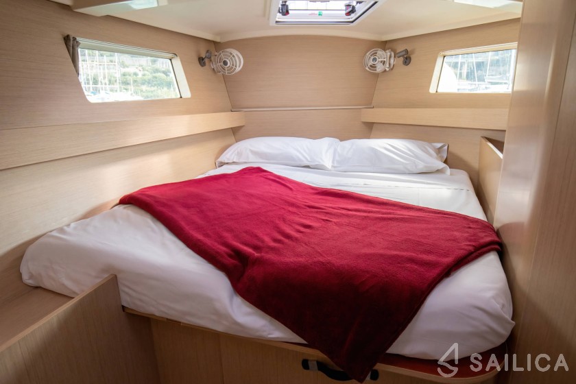 Oceanis 41.1 - Yacht Charter Sailica