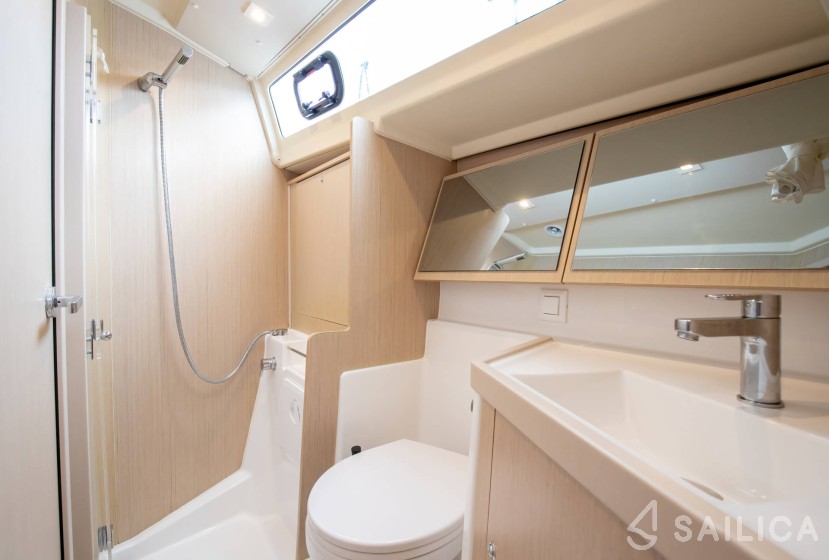 Oceanis 41.1 - Yacht Charter Sailica