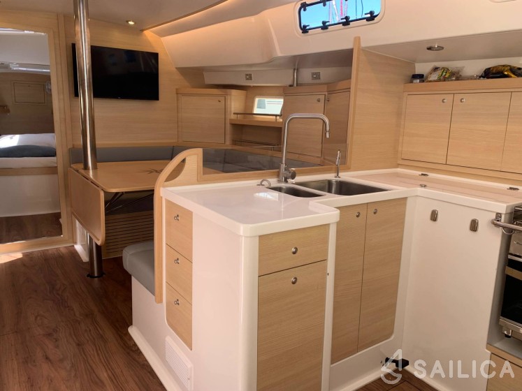 Delta 41 - Yacht Charter Sailica