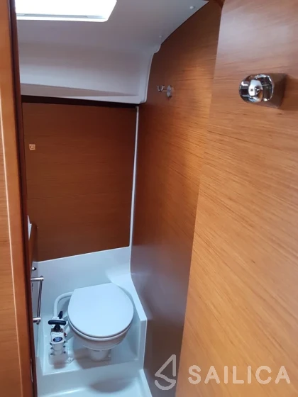 Sun Odyssey 419 - Yacht Charter Sailica