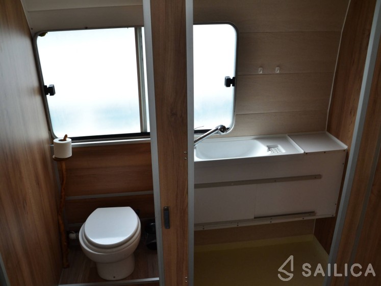 Eau Claire 1130 - Yacht Charter Sailica