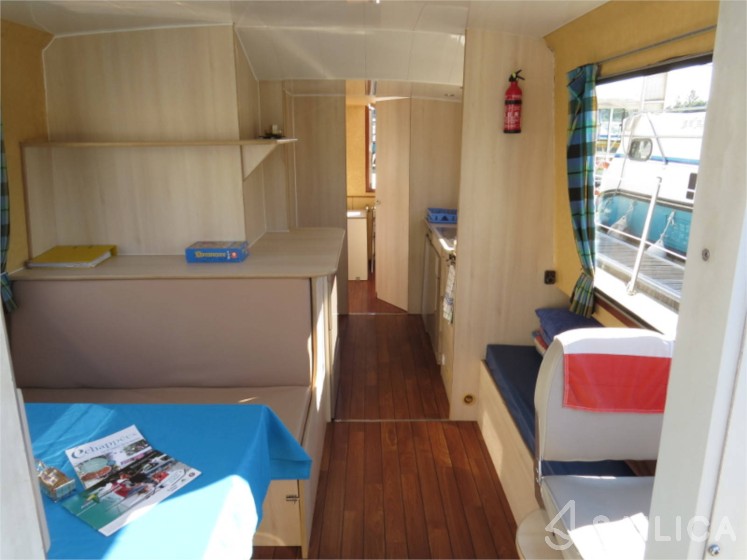 Eau Claire 930 - Yacht Charter Sailica