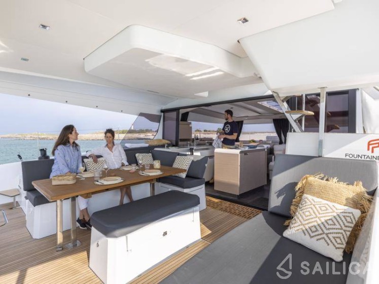 Aura 51 - Yacht Charter Sailica
