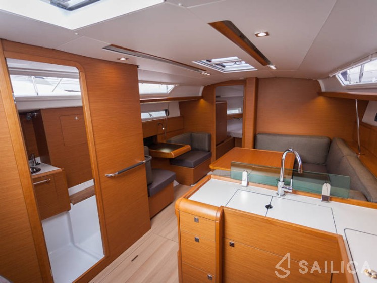 Sun Odyssey 419 - Yacht Charter Sailica
