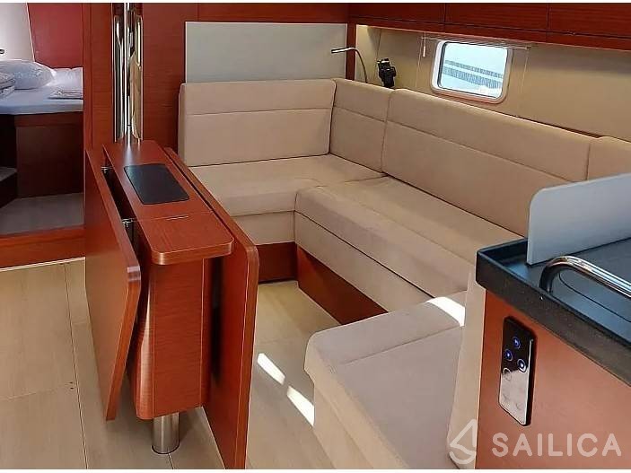 Hanse 418 - Yacht Charter Sailica