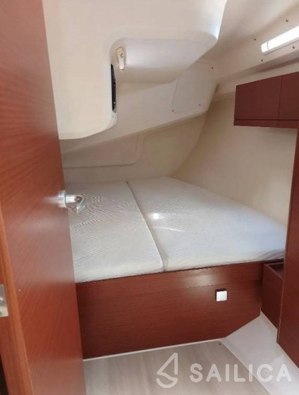 Hanse 418 - Yacht Charter Sailica