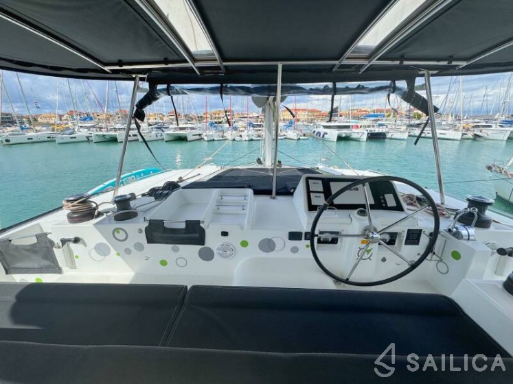 Lagoon 450  Flybridge - Yacht Charter Sailica