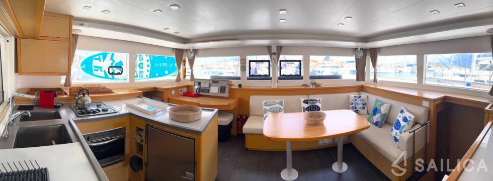 Lagoon 450  Flybridge - Yacht Charter Sailica