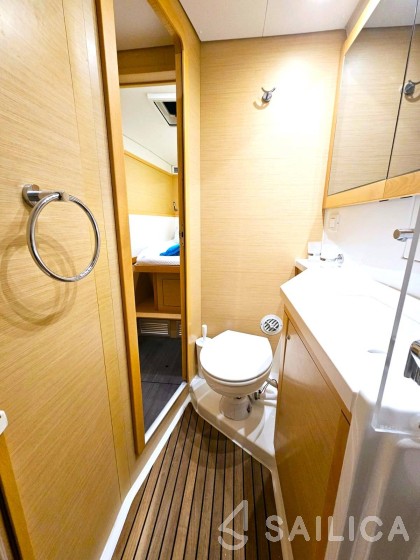 Lagoon 450  Flybridge - Yacht Charter Sailica