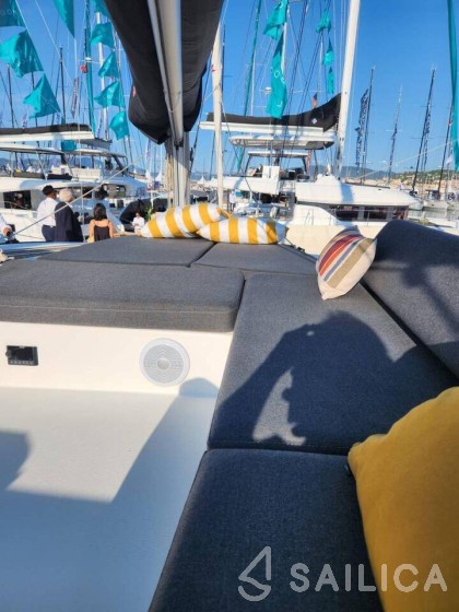 Lagoon 43 Power - Yacht Charter Sailica