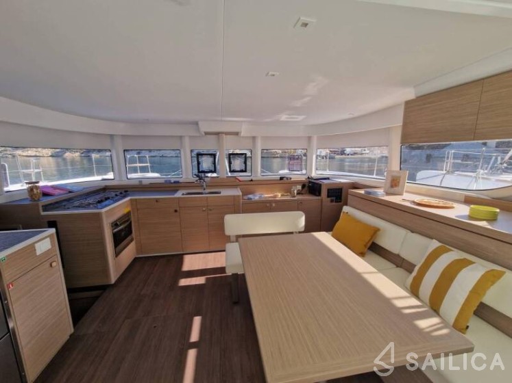 Lagoon 43 Power - Yacht Charter Sailica