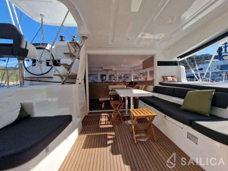Lagoon 43 Power - Yacht Charter Sailica
