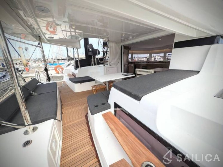 Lagoon 43 Power - Yacht Charter Sailica
