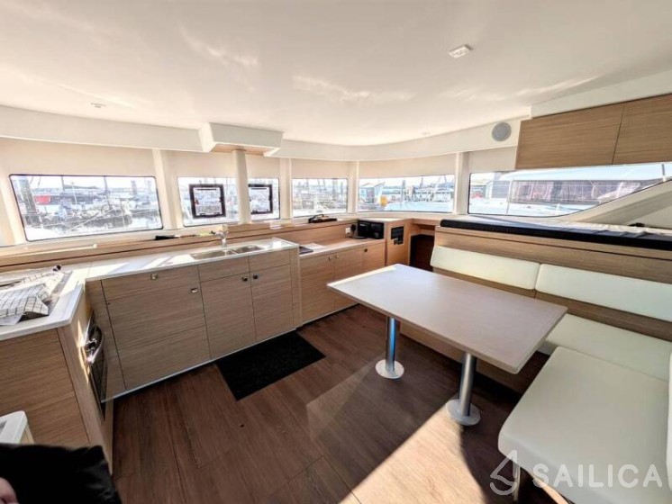 Lagoon 43 Power - Yacht Charter Sailica