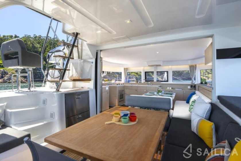 Lagoon 43 Power - Yacht Charter Sailica