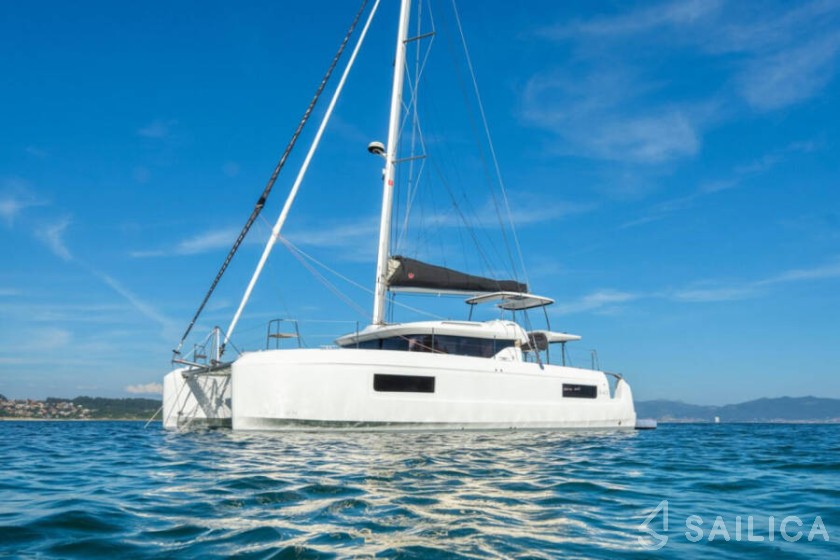 Lagoon 43 Power - Yacht Charter Sailica