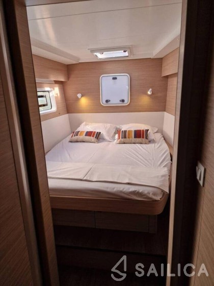 Lagoon 43 Power - Yacht Charter Sailica