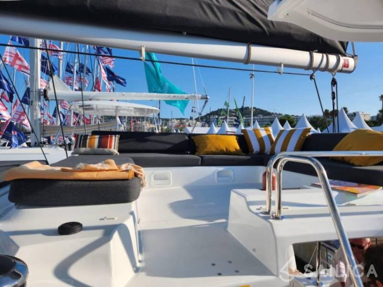 Lagoon 43 Power - Yacht Charter Sailica