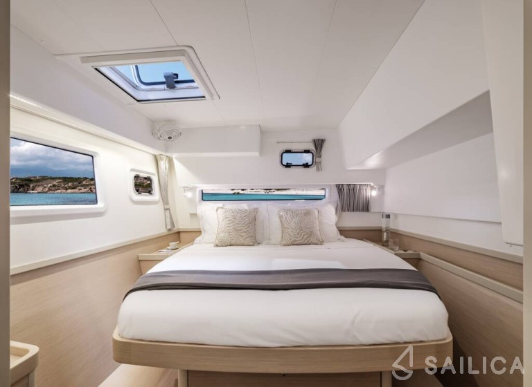 Lagoon 42 - Yacht Charter Sailica
