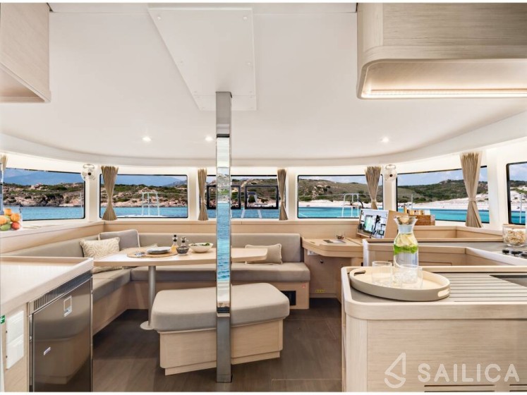Lagoon 42 - Yacht Charter Sailica