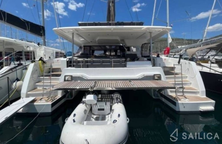 Aura 51 - Yacht Charter Sailica