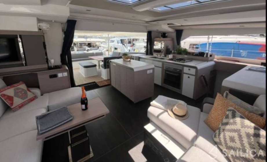 Aura 51 - Yacht Charter Sailica