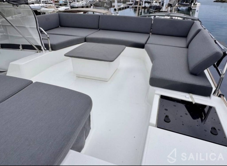 Aura 51 - Yacht Charter Sailica