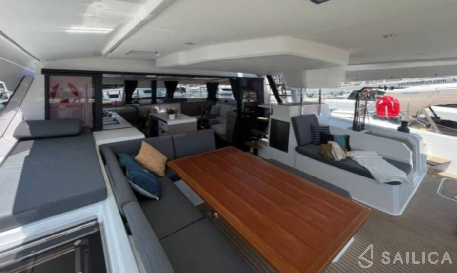 Aura 51 - Yacht Charter Sailica