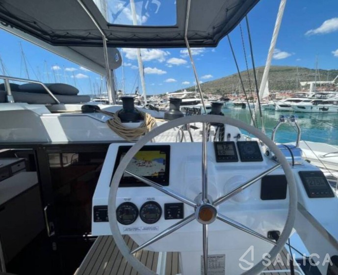 Aura 51 - Yacht Charter Sailica