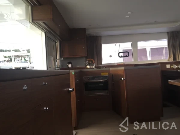 Lagoon 450 S - 4 + 2 cab. - Yacht Charter Sailica
