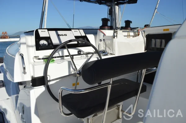 Lagoon 42 - Yacht Charter Sailica