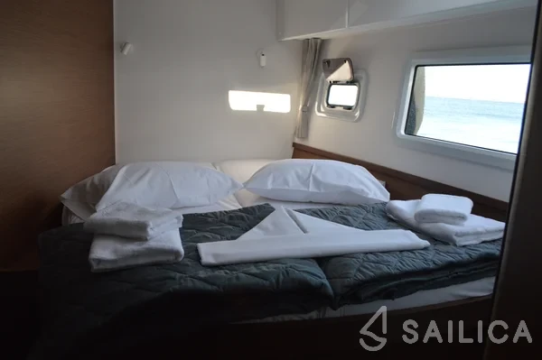 Lagoon 42 - Yacht Charter Sailica