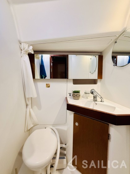 Oceanis 50 Family - Yacht Charter Sailica